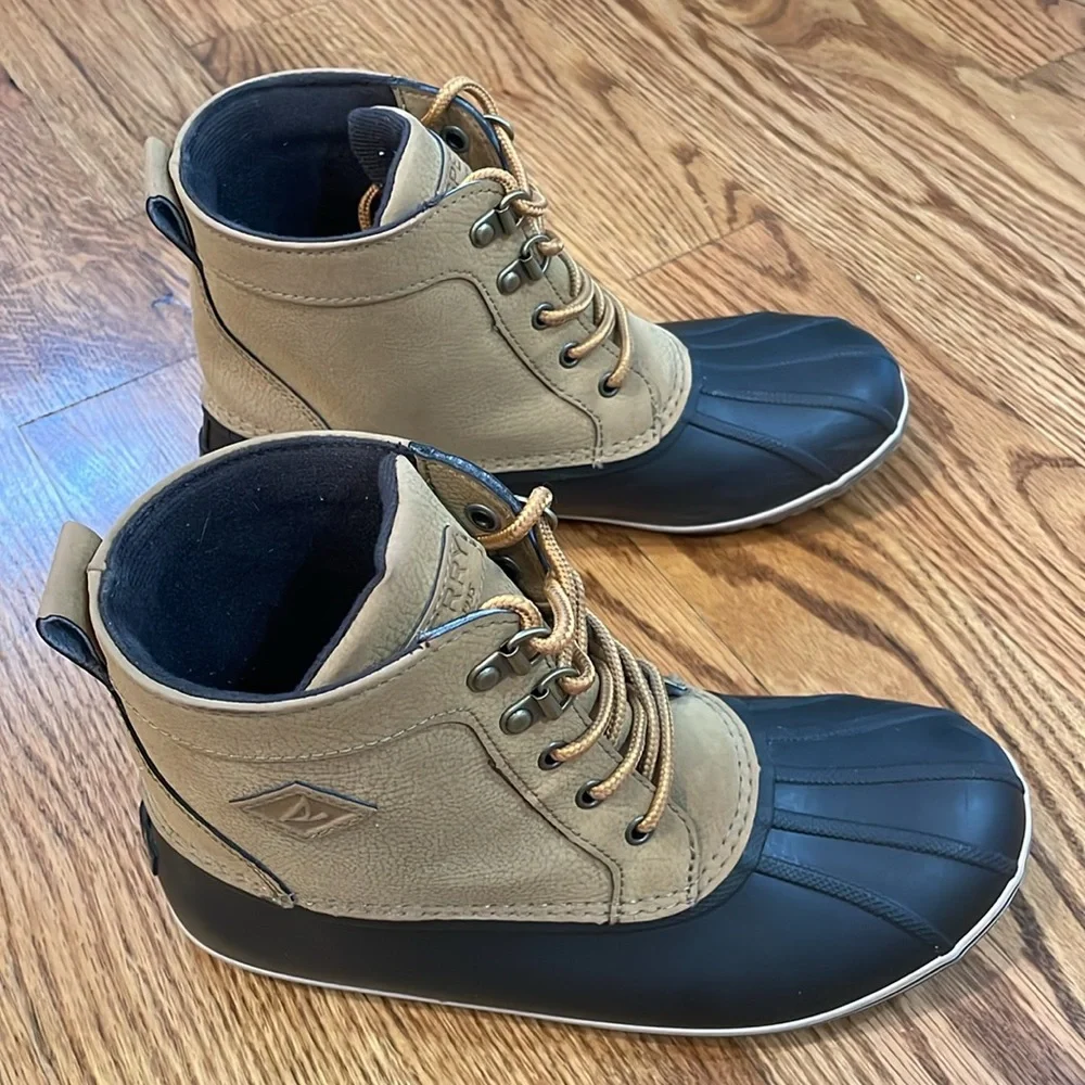 Boy’s Sperry Bowline Storm Boots. Size 5. Excellent to Like New Condition.